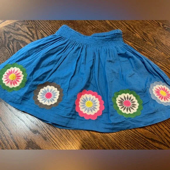 Mini Boden 5-6 blue embroidered skirt medallions - Picture 1 of 10